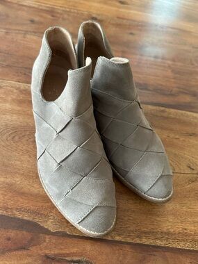 ☀️ Garnet Hill SEYCHELLES Woven Suede Ankle Boots